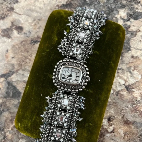 Quartz Women's Beaded Watch - Picture 5 of 5